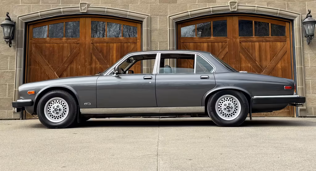 Jaguar XJ12