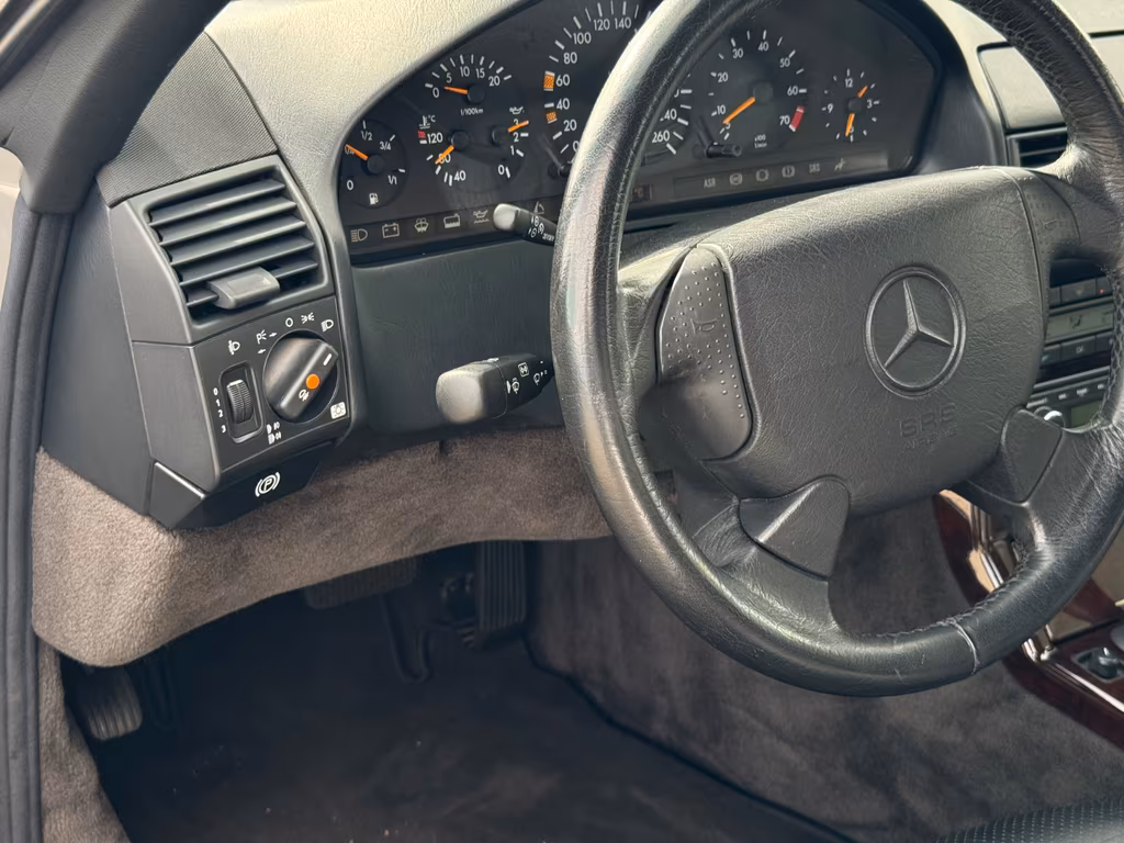 Mercedes-Benz SL 320