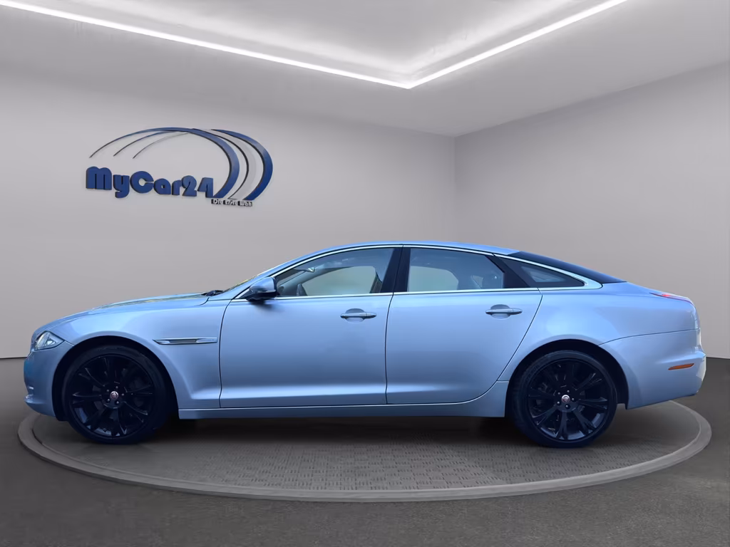 Jaguar XJ