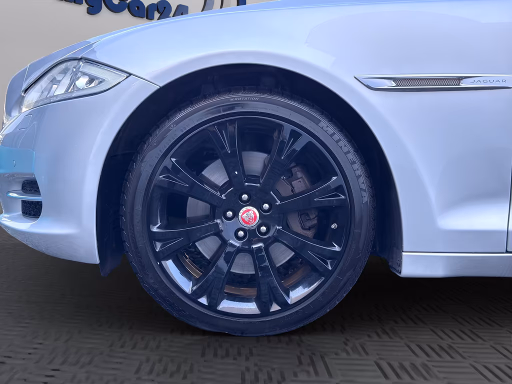 Jaguar XJ