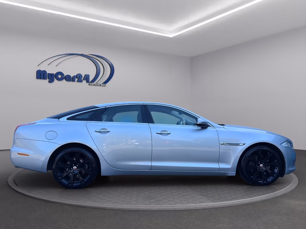 Jaguar XJ