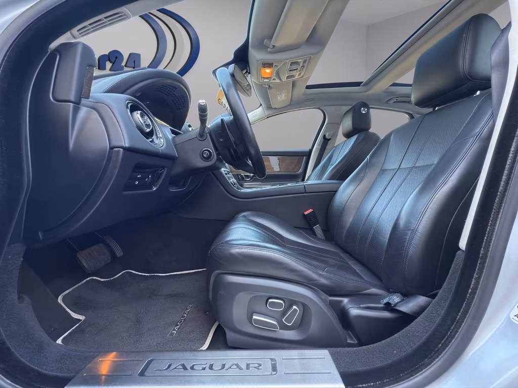 Jaguar XJ