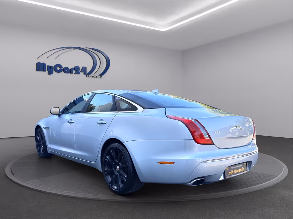 Jaguar XJ
