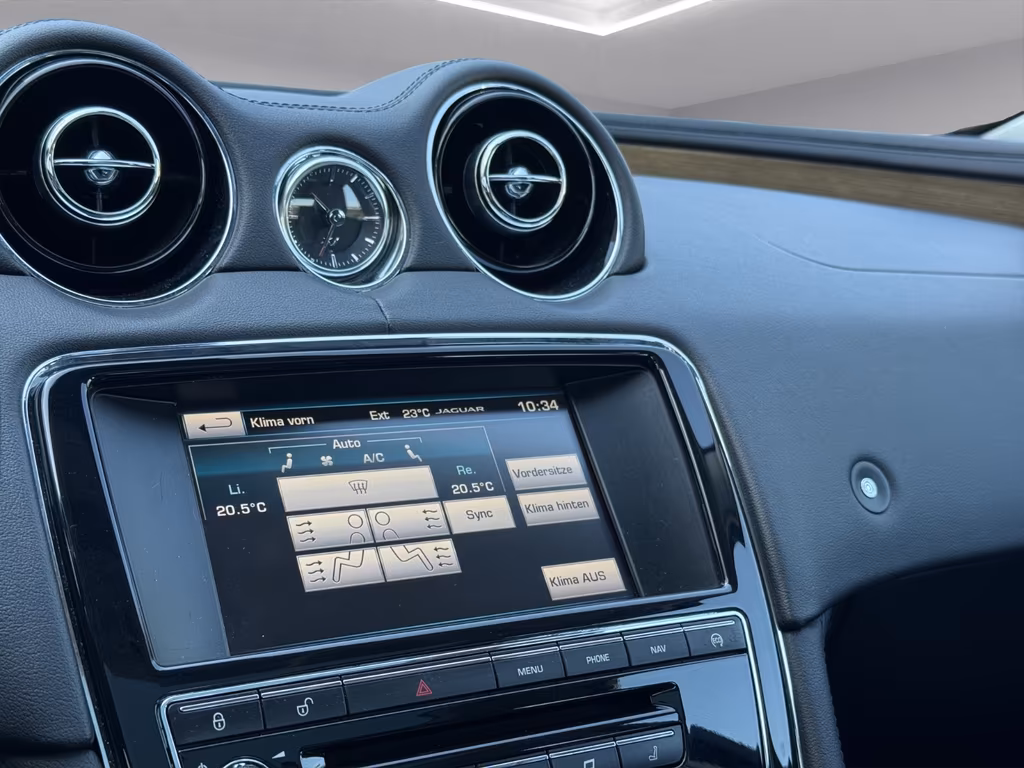 Jaguar XJ