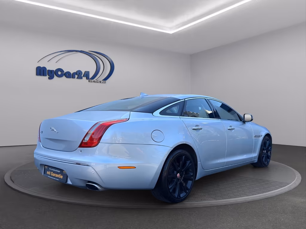 Jaguar XJ