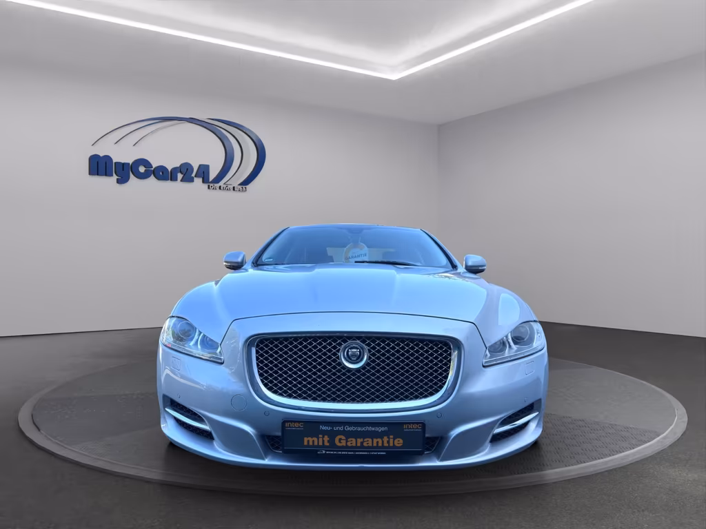 Jaguar XJ