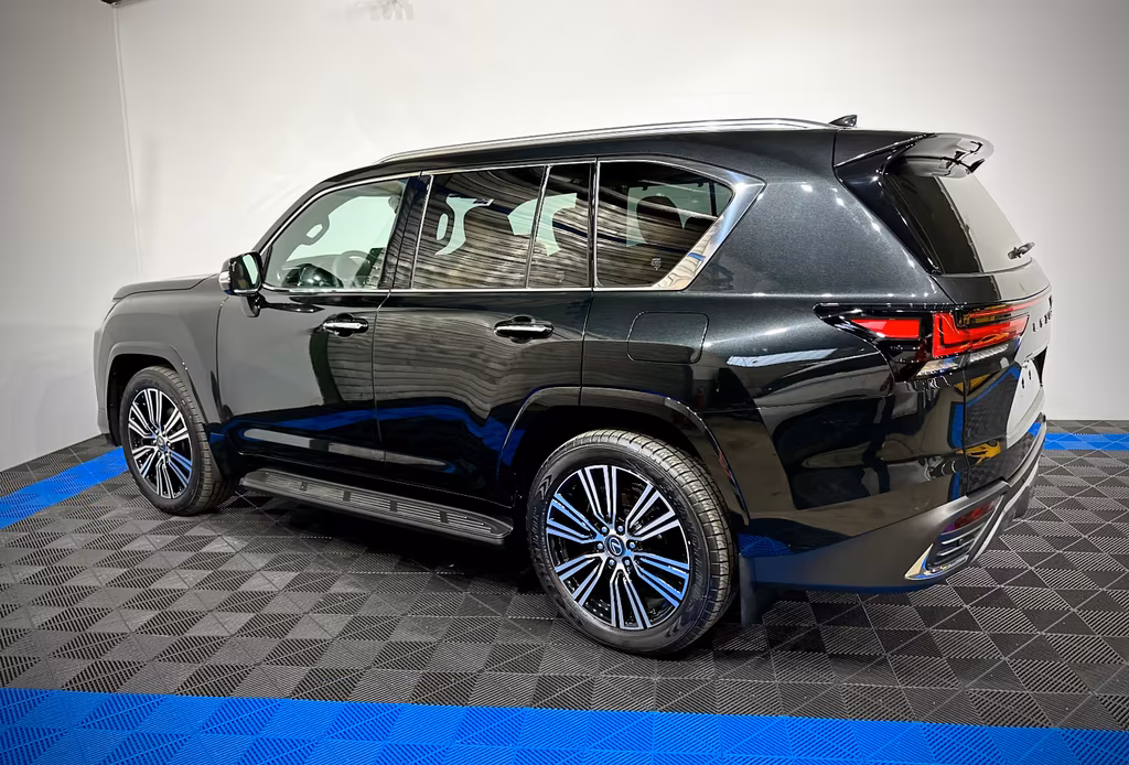 Lexus LX 600