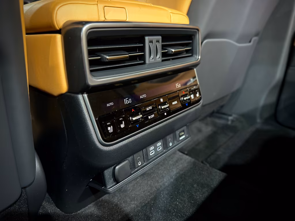 Lexus LX 600