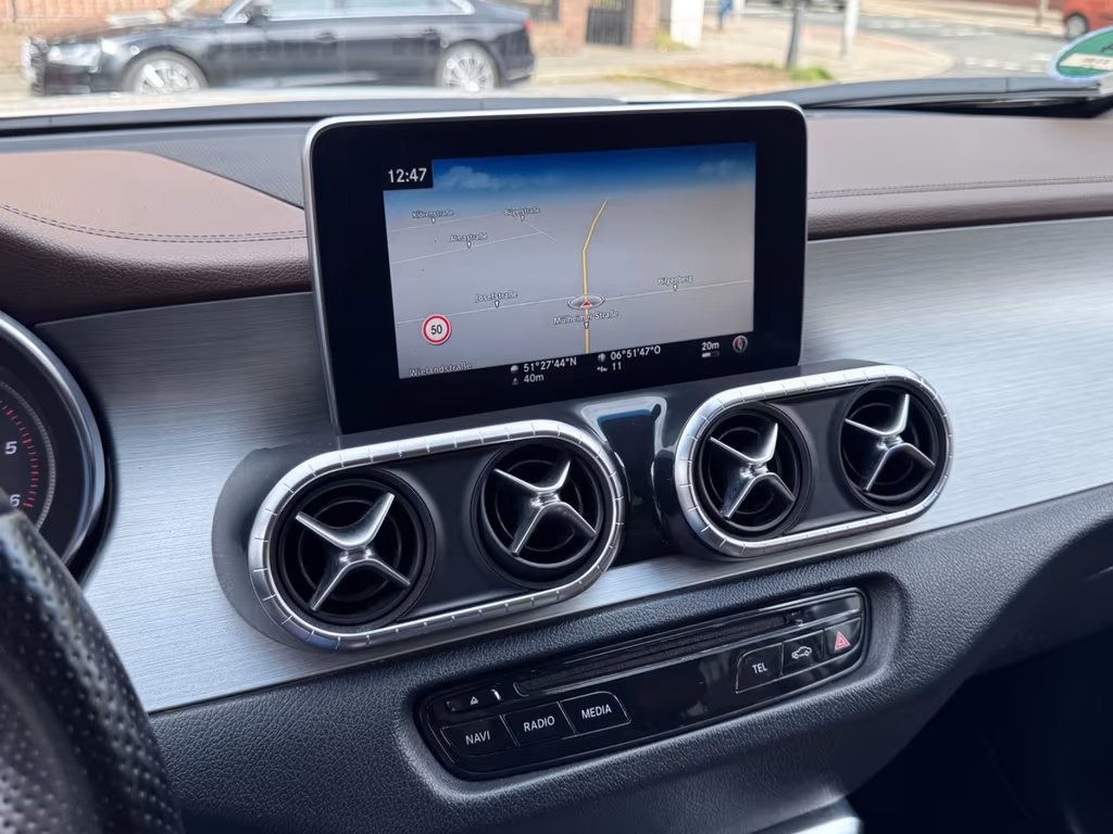 Mercedes-Benz X 250