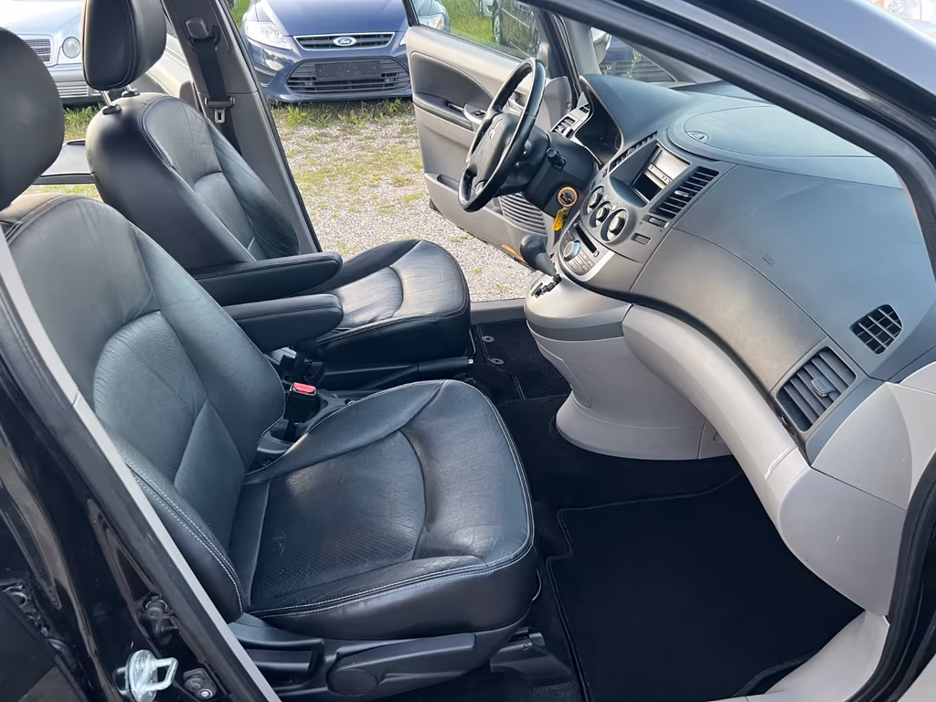 Mitsubishi Grandis