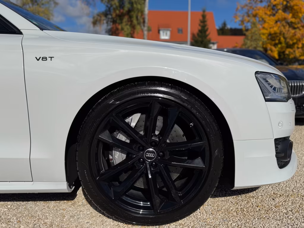 Audi S8