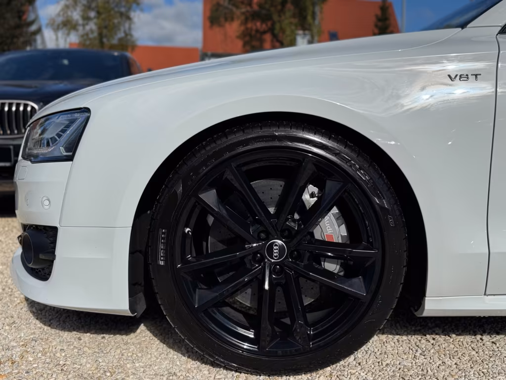 Audi S8