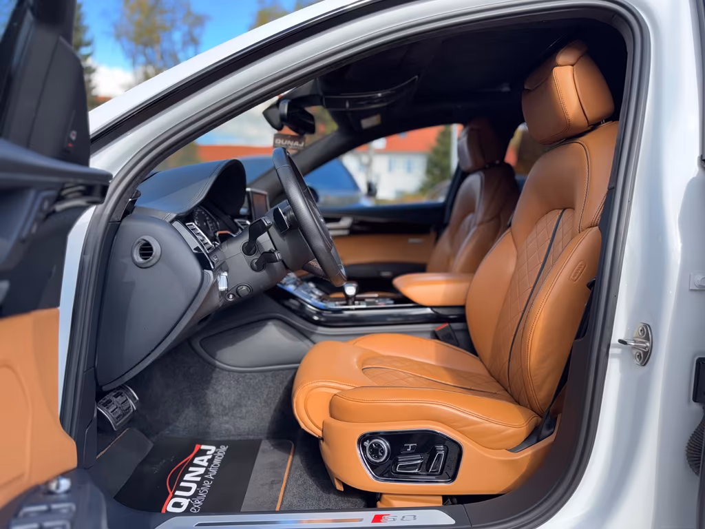 Audi S8