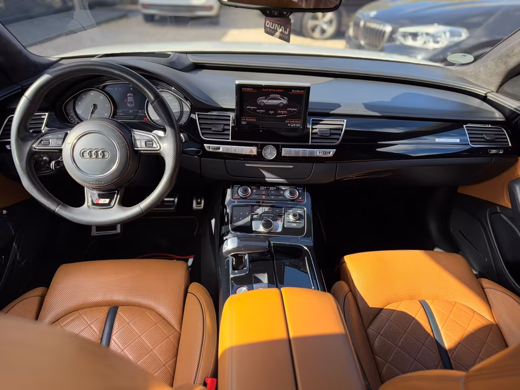 Audi S8