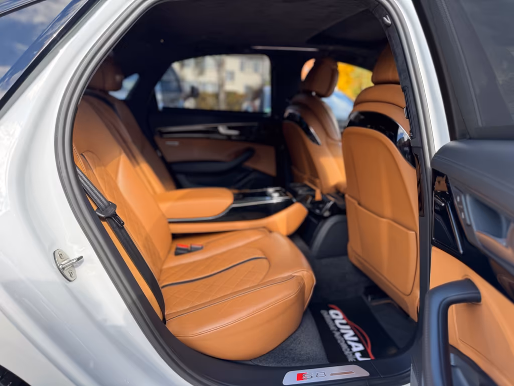 Audi S8
