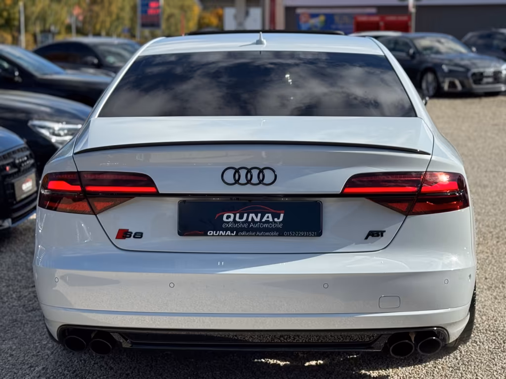 Audi S8