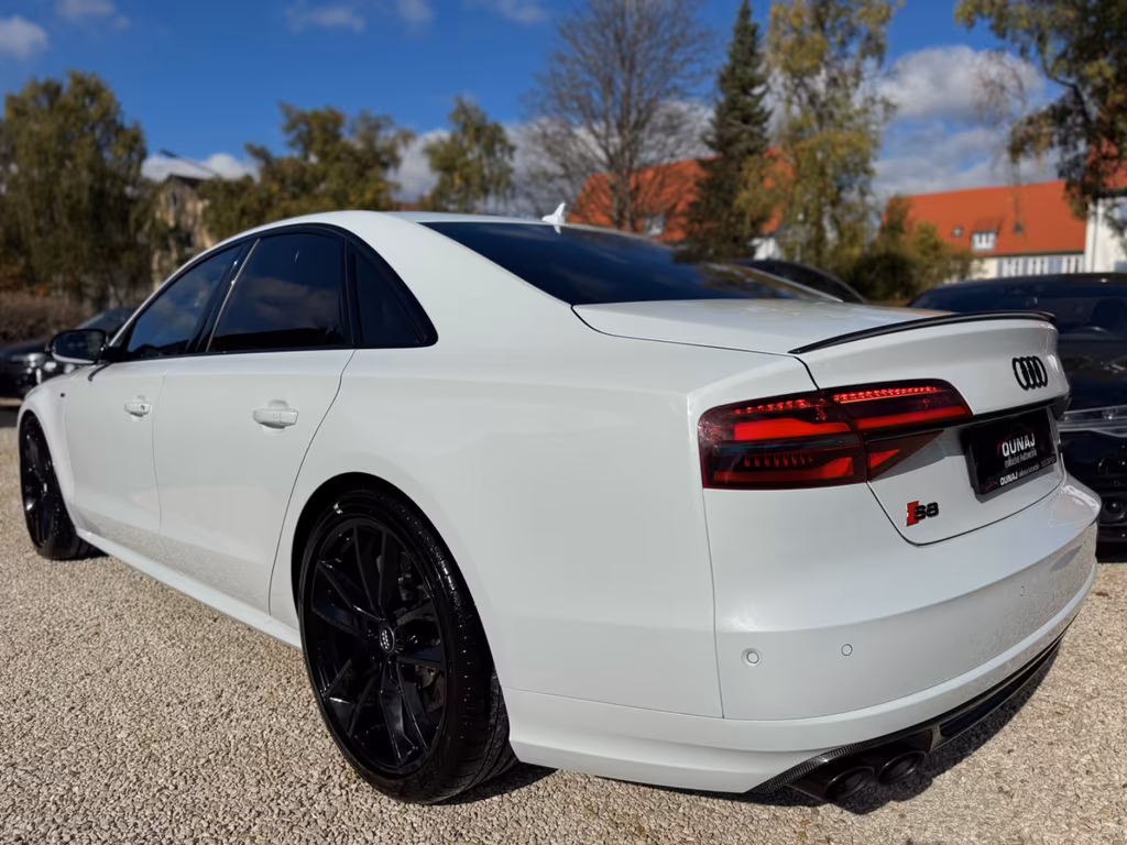 Audi S8