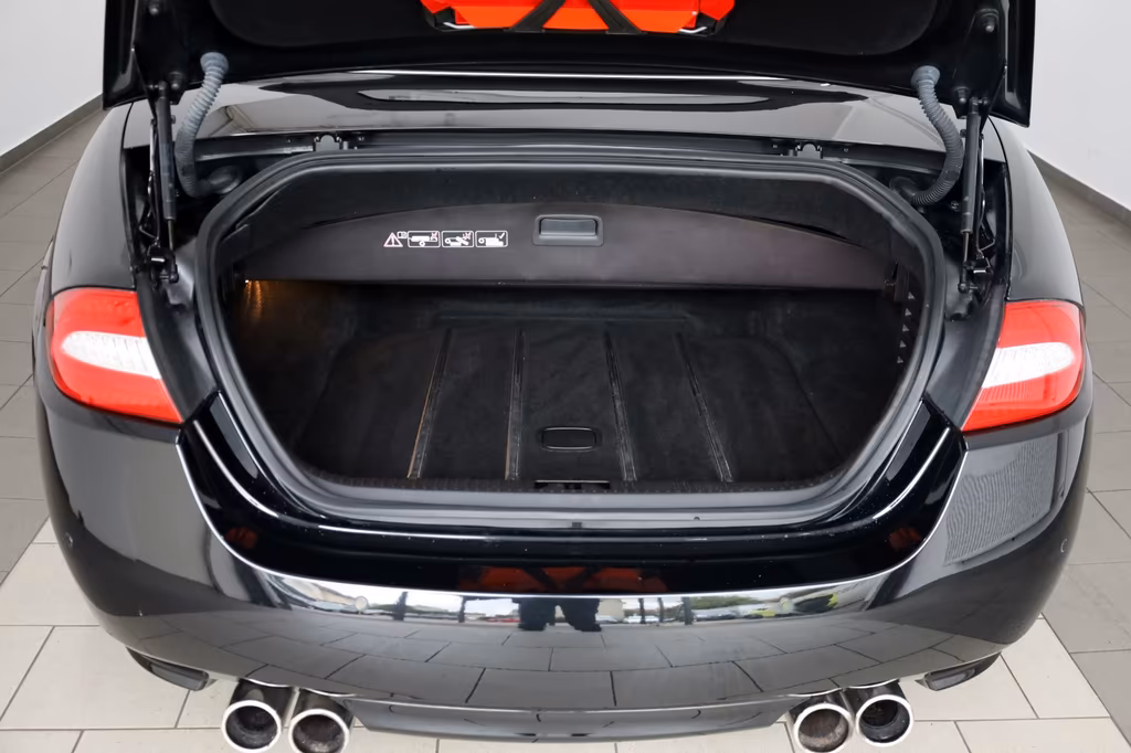 Jaguar XKR