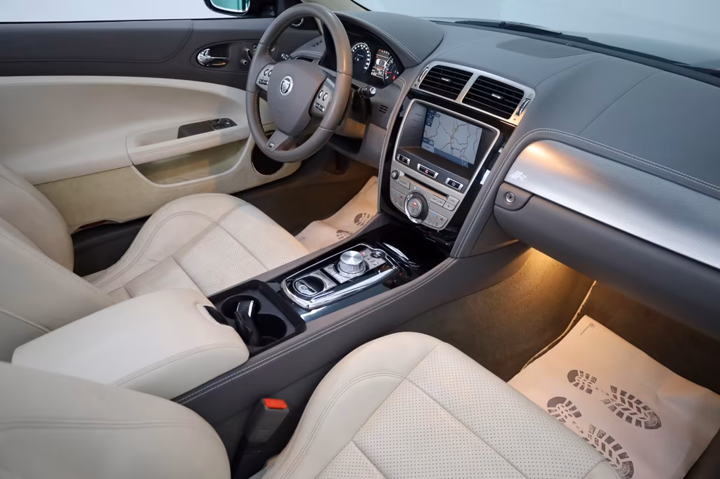 Jaguar XKR