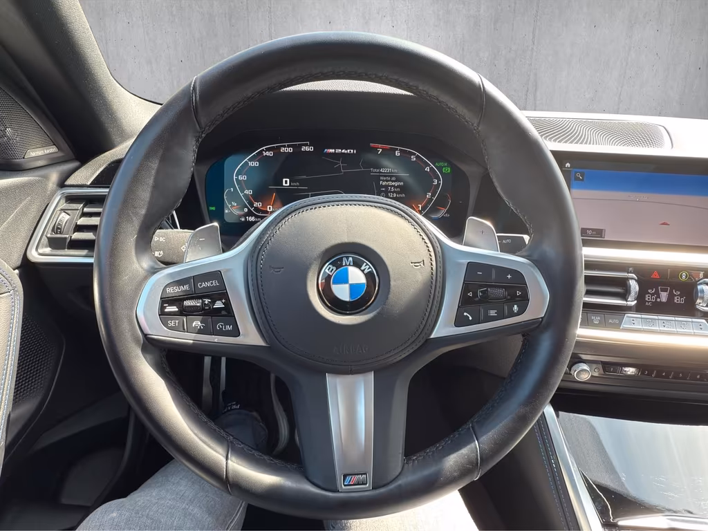 BMW M240i