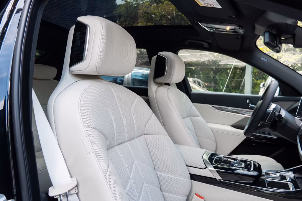 BMW 740
