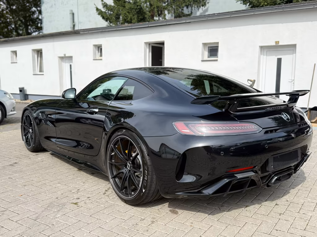 Mercedes-Benz AMG GT R