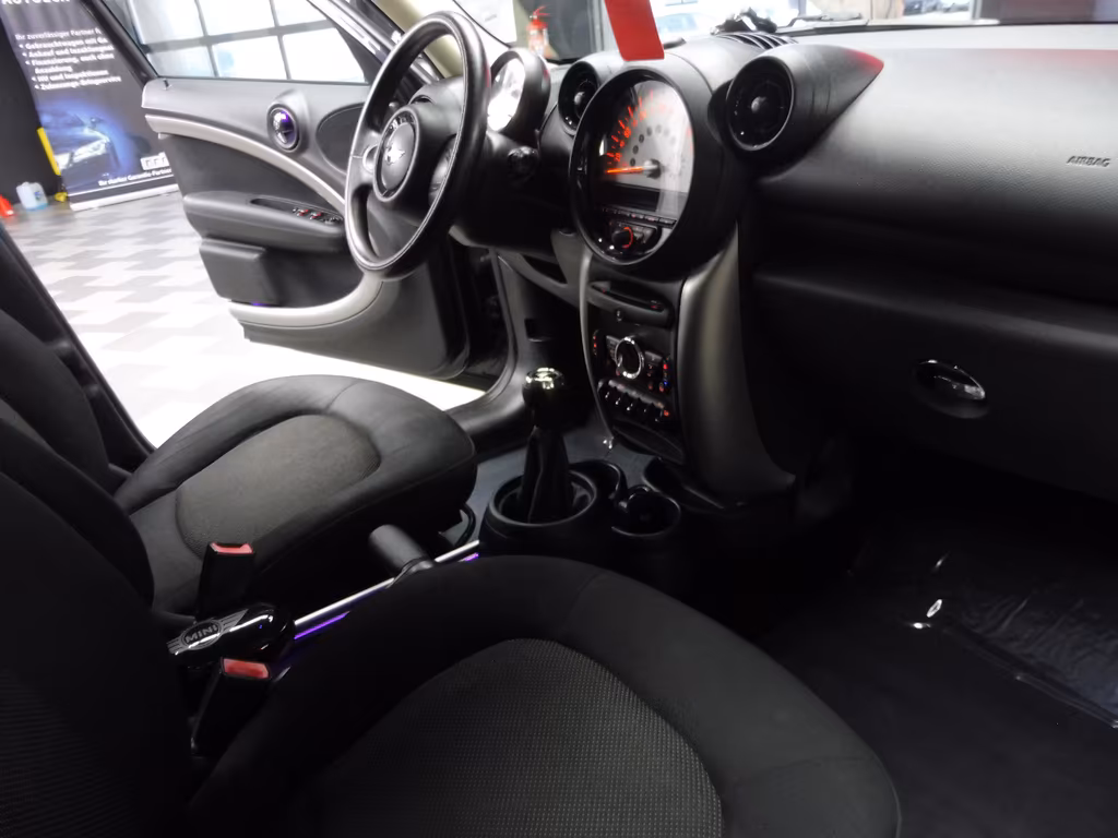 MINI One Countryman