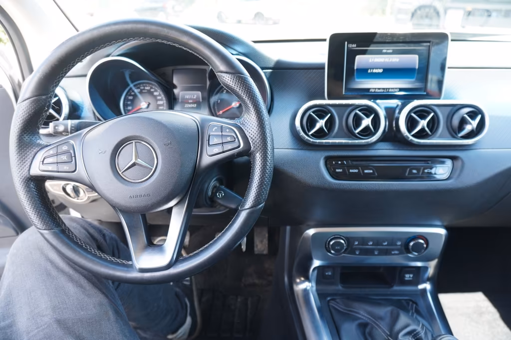 Mercedes-Benz X 250