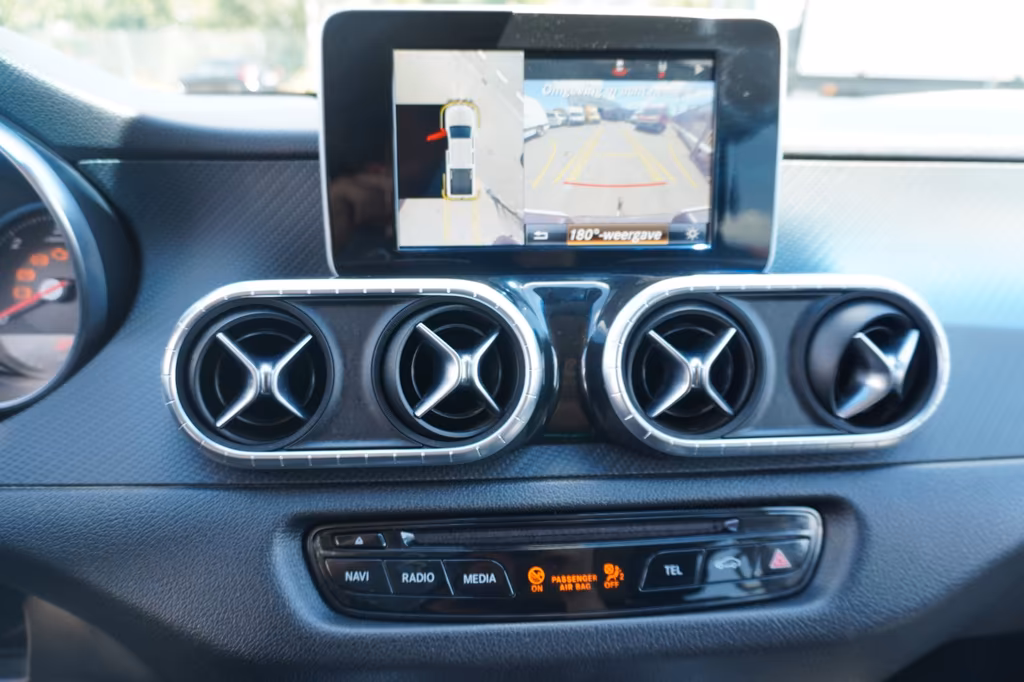 Mercedes-Benz X 250
