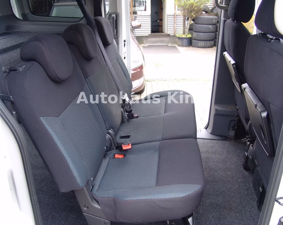 Nissan NV200