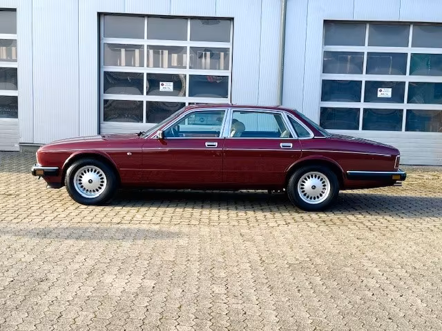 Jaguar XJ6