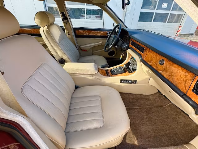 Jaguar XJ6