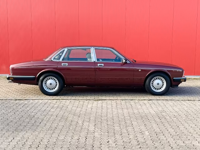 Jaguar XJ6