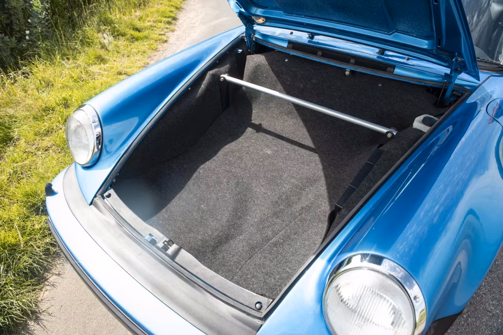 Porsche 930