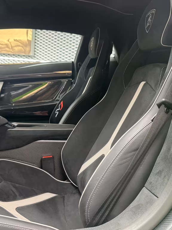 Lamborghini Aventador
