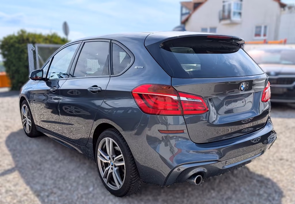 BMW 225