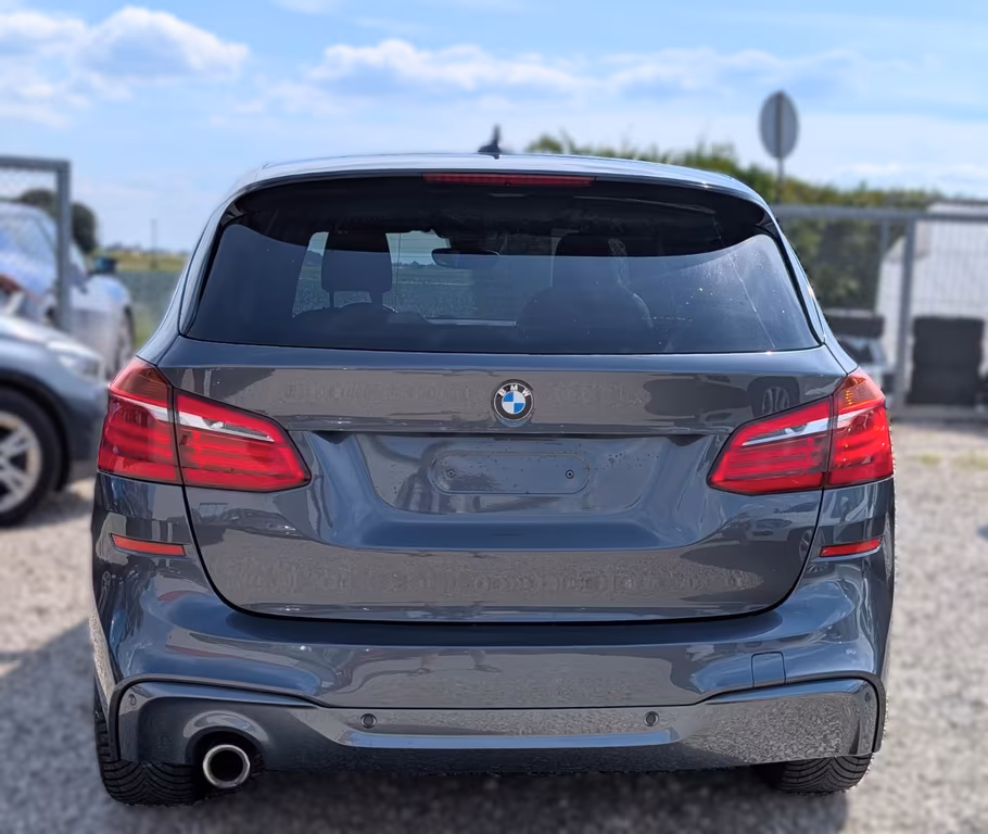 BMW 225