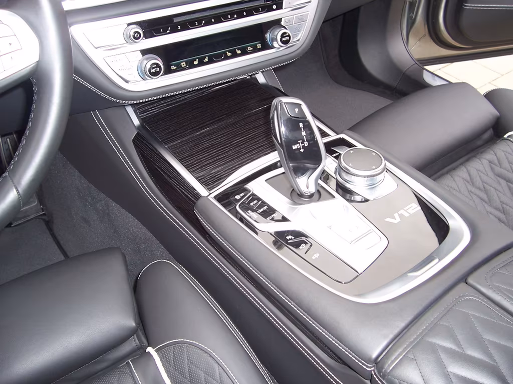 BMW M760