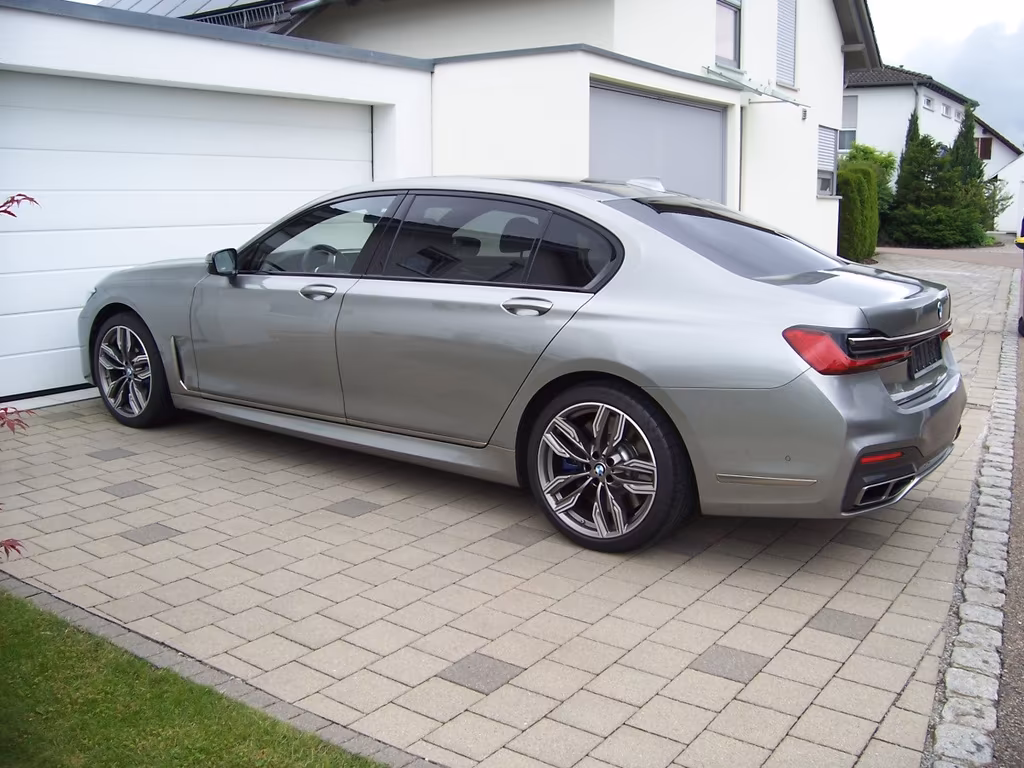 BMW M760