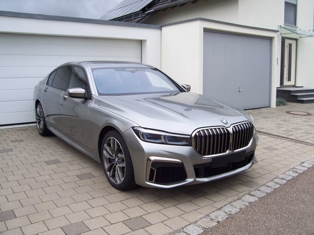 BMW M760