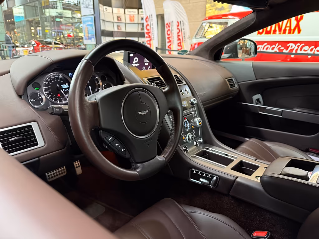 Aston Martin Virage