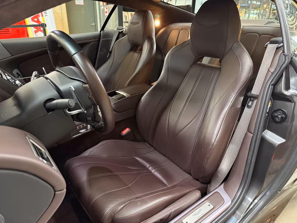 Aston Martin Virage
