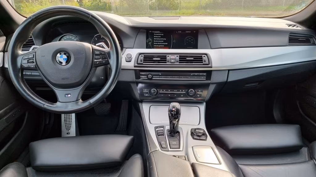 BMW M550