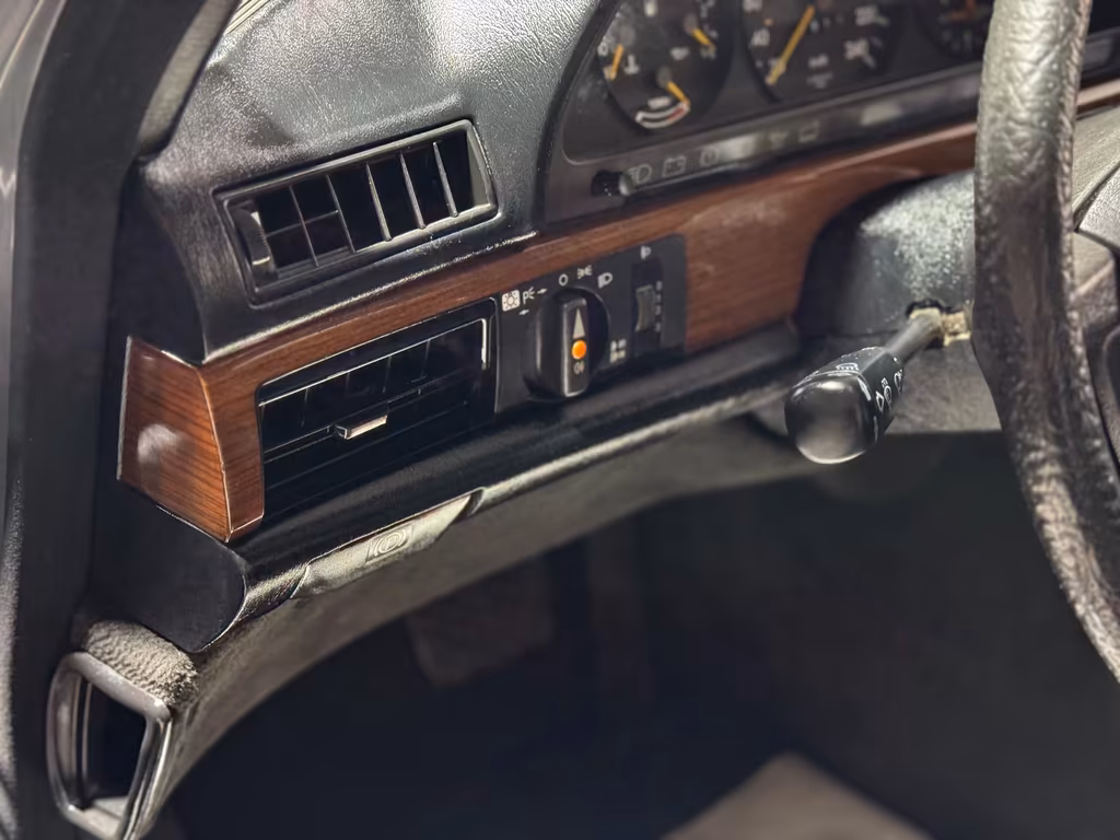 Mercedes-Benz 260