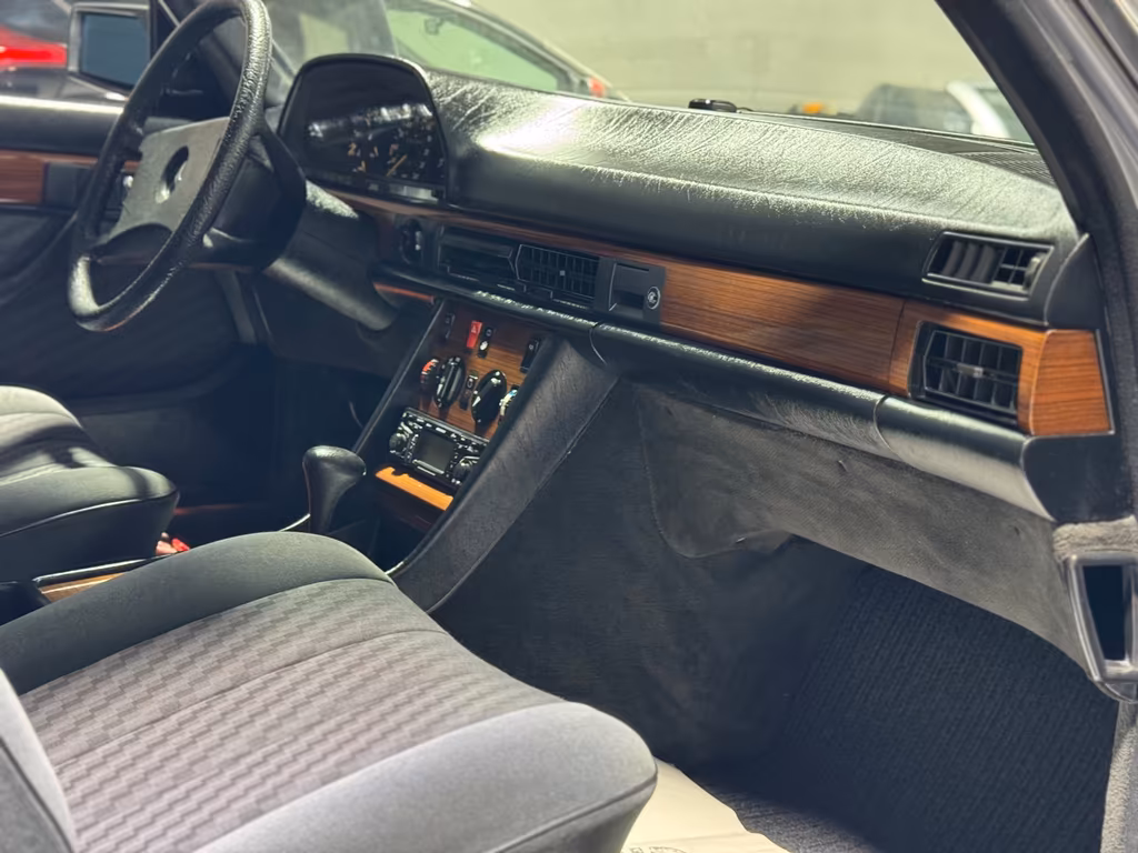Mercedes-Benz 260