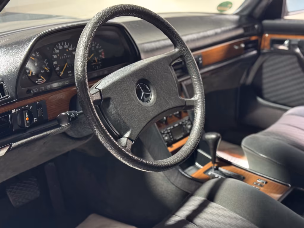 Mercedes-Benz 260
