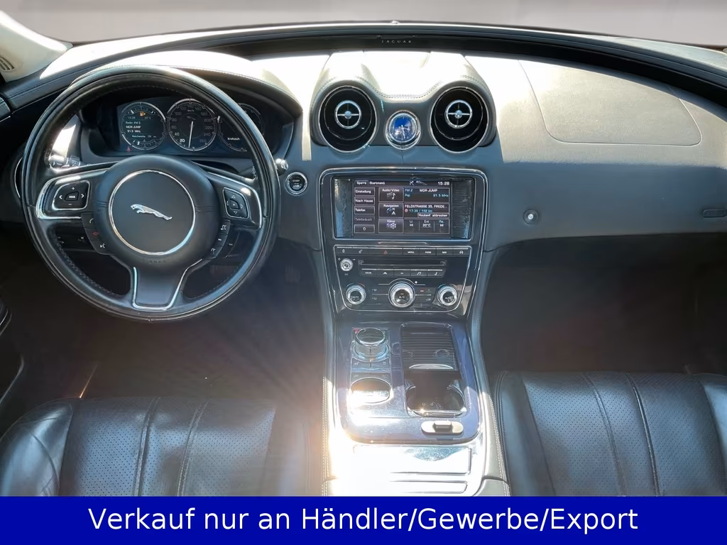 Jaguar XJ