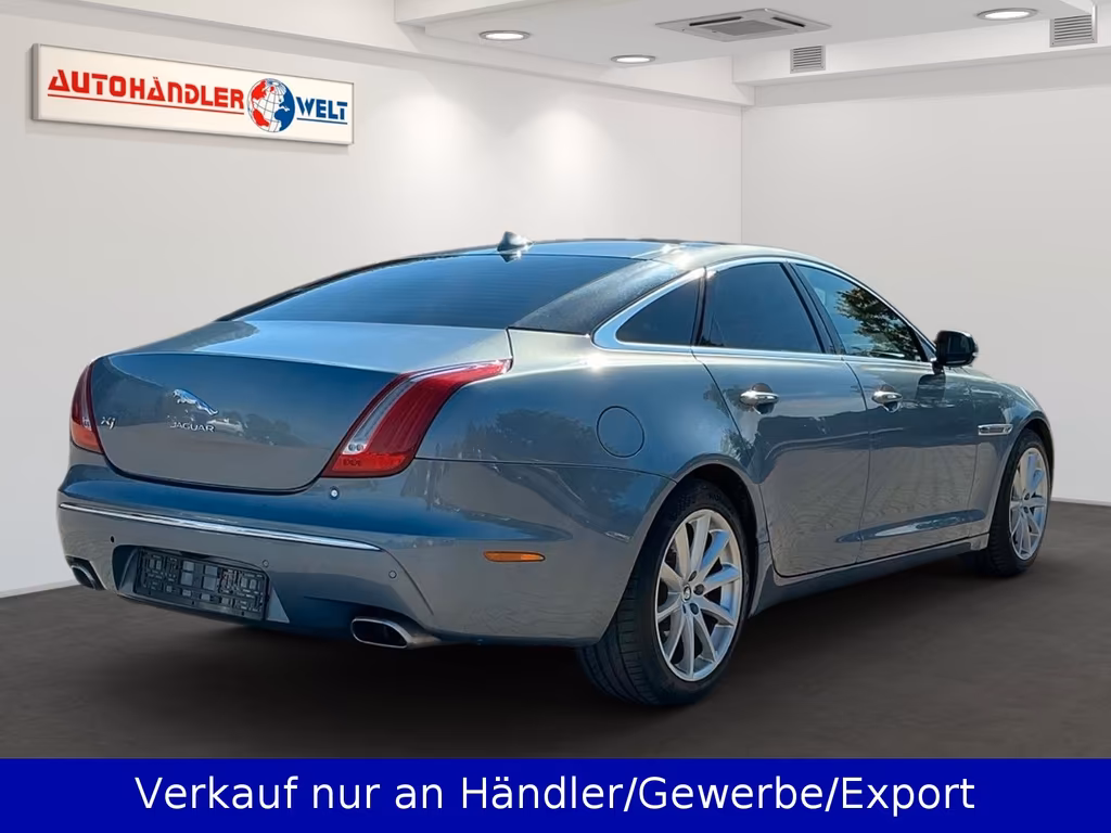 Jaguar XJ