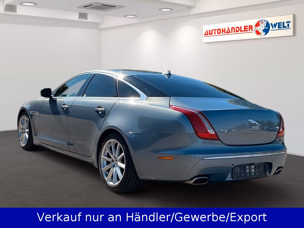 Jaguar XJ