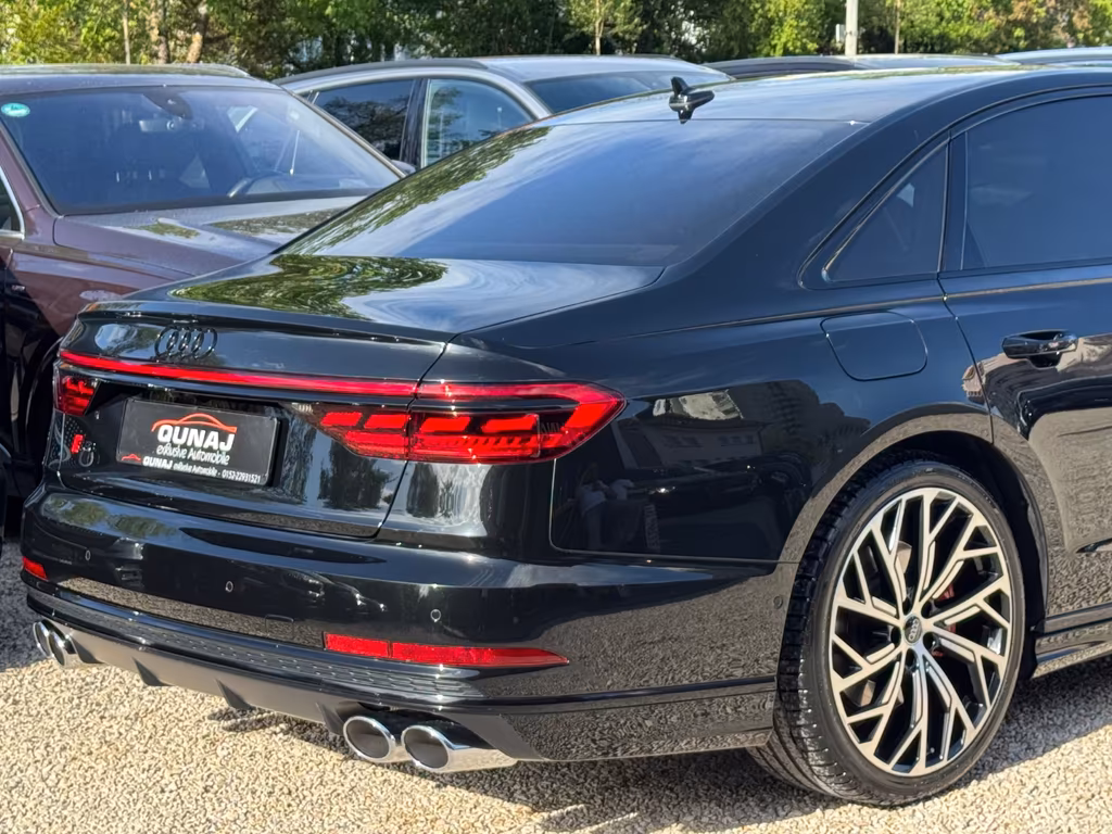 Audi S8